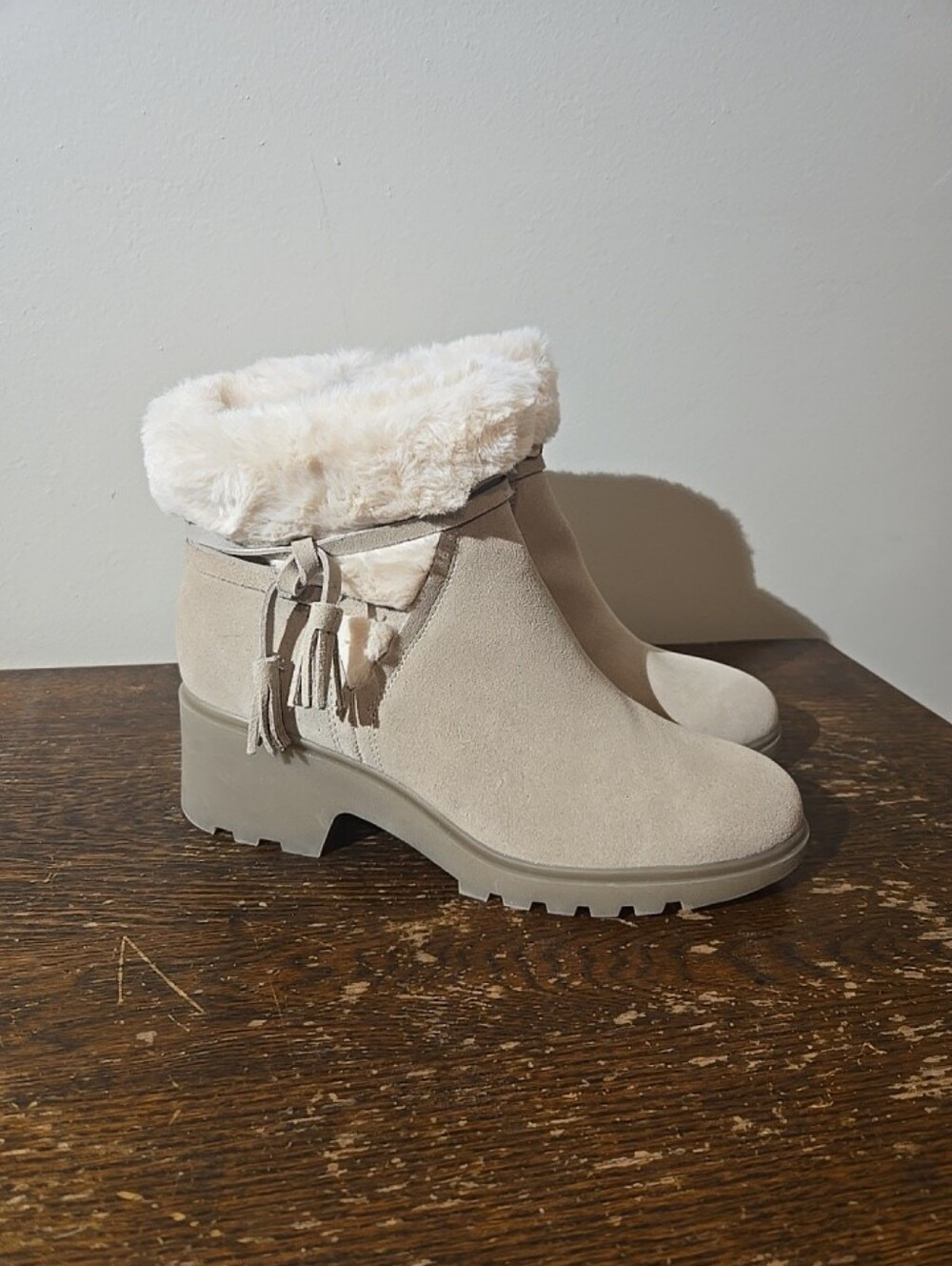 Women'sBaretraps DOLORS Faux Fur Cuff Ankle Boots Cream 11W NEW